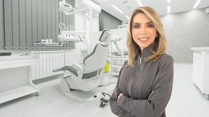 Dra. Karla Vazone - Dentista e Odontologia Estética